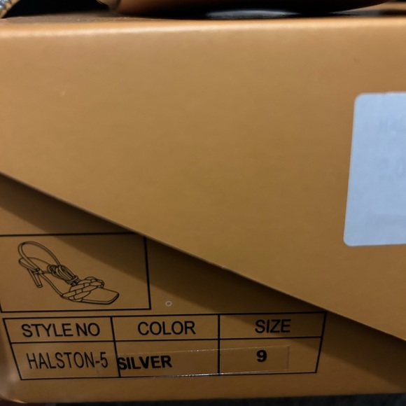 Silver heels - Picture 3 of 3